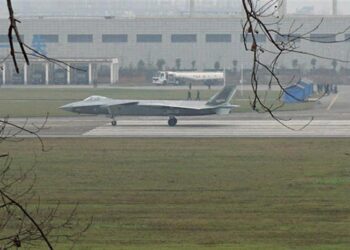 Çin’in Beşinci Nesil uçağı J-20 artık envanterde