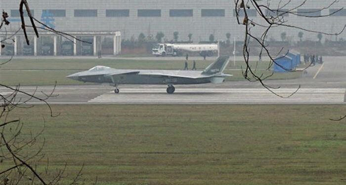 Çin’in Beşinci Nesil uçağı J-20 artık envanterde