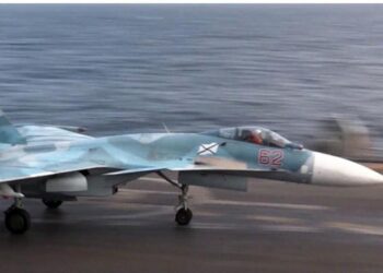 Su-33, Amiral Kuznetsov’un güvertesinden denize düştü