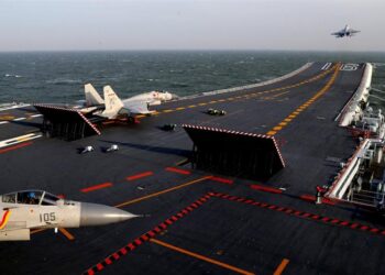 Çin’in Liaoning Uçağı Sarı Deniz’de askeri tatbikata katıldı