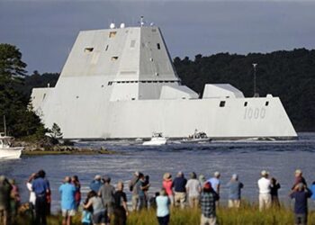 Zumwalt Yuvaya Dönüyor