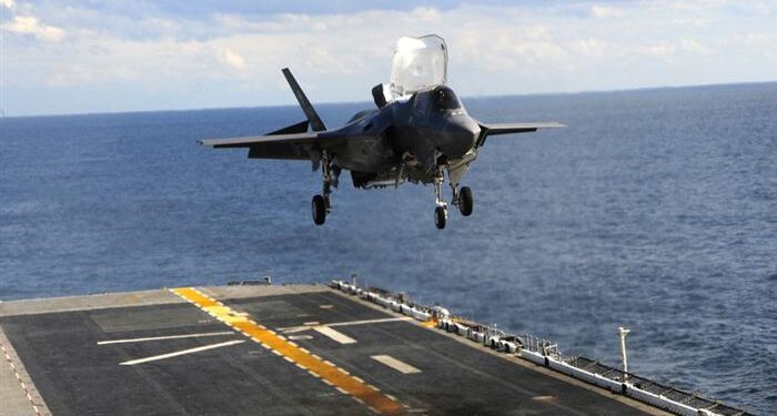 ‘Queen Elizabeth’e Dikey İniş