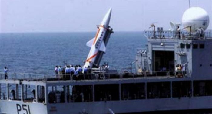 Hindistan’dan Dhanush Testi