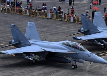 Boeing, Super Hornet’lere Konformal Yakıt Tankı Geliştirecek