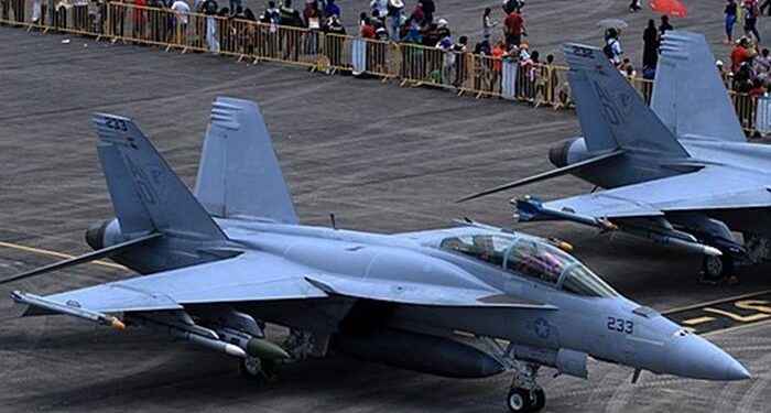 Boeing, Super Hornet’lere Konformal Yakıt Tankı Geliştirecek