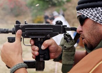 Uzi, El Değiştiriyor