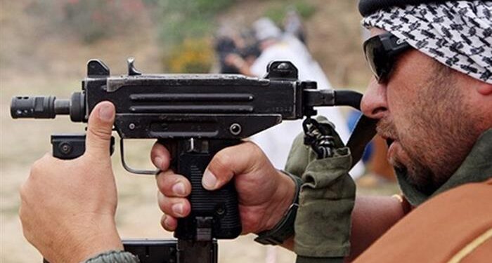 Uzi, El Değiştiriyor