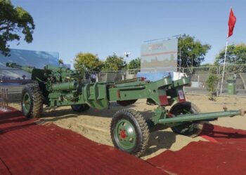Hindistan’ın Yerli Çekili Topu DefExpo’da