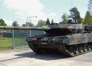 Alman- Hollanda tank taburu ilk Leopard tankını teslim aldı