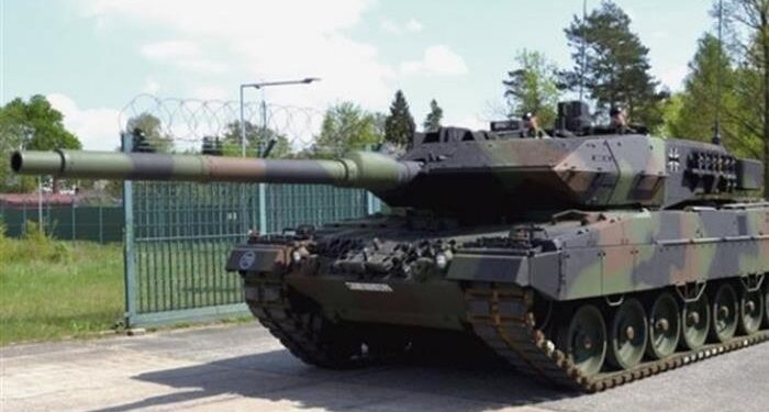 Alman- Hollanda tank taburu ilk Leopard tankını teslim aldı