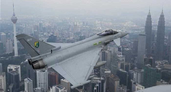 Malezya Savunmasında, Karar Dönemi