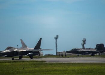 F-22’ler Pasifik’te F-35A’nın yerini aldı