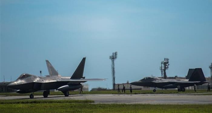 F-22’ler Pasifik’te F-35A’nın yerini aldı