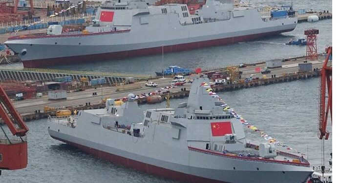 Çin iki adet Tip 055 muhribi denize indirdi