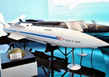 Su-57 300 Kilometreden Vuracak