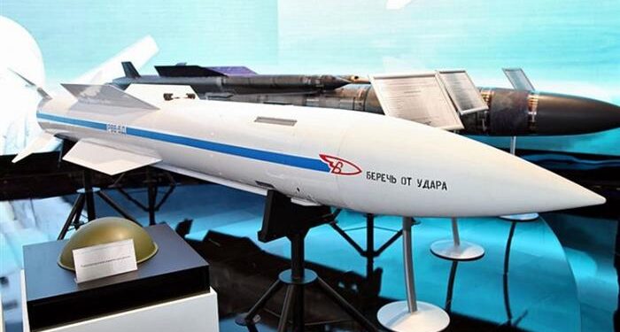 Su-57 300 Kilometreden Vuracak