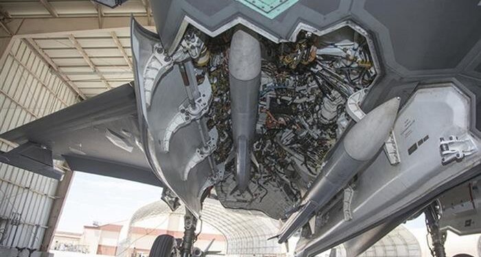 Kraliyet F35B’i Kendi Füzesiyle Uçtu