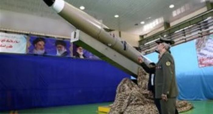 İran, Radara Yakalanmayan Yeni Gemi Savar Füzesini Tanıttı