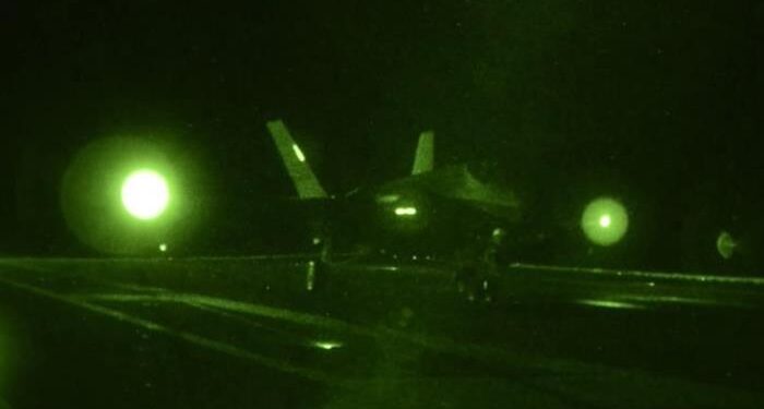 F-35 Kaskları Pilotların Uçak Gemisine Gece İnişlerine Engel Oluyor