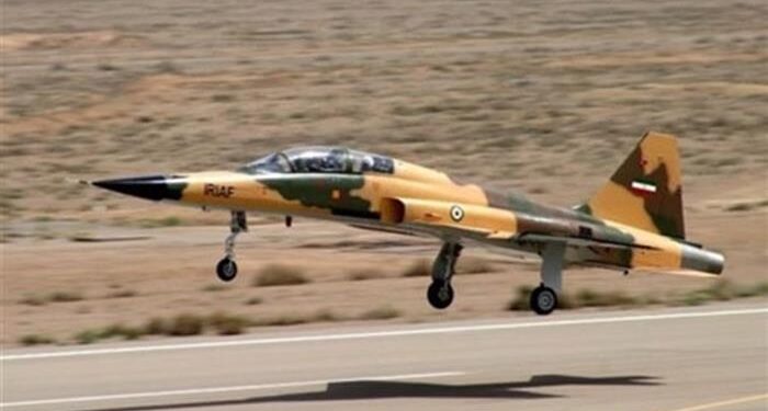 İran, İlk Yerli Savaş Uçağını Tanıttı