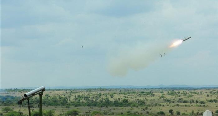 Hindistan, Omuzdan Ateşlenebilir Güdümlü Tank Savar Füzesini Test Etti