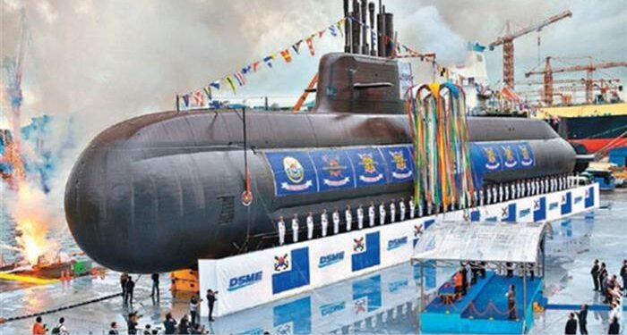 Kore Cumhuriyeti 3,000 Tonluk Denizaltısını Denize İndirdi