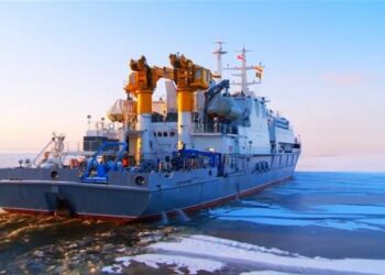 Rus Askeri Dalgıçlar 416 Metre Derine Daldı