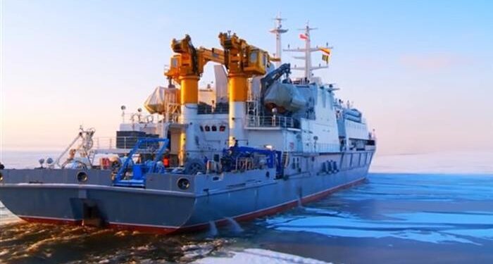 Rus Askeri Dalgıçlar 416 Metre Derine Daldı