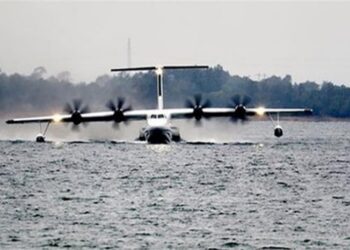 Çin’in AG600 Amfibi Uçağı İlk Defa Sudan Havalandı ve Suya İndi
