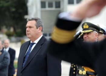 Yunan Bakan Donanma için Bağış İstedi