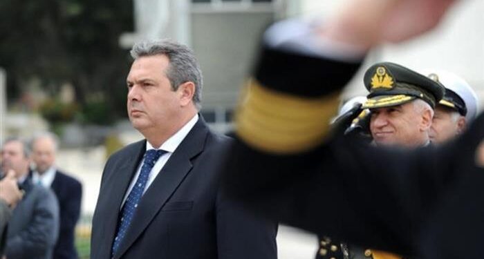 Yunan Bakan Donanma için Bağış İstedi