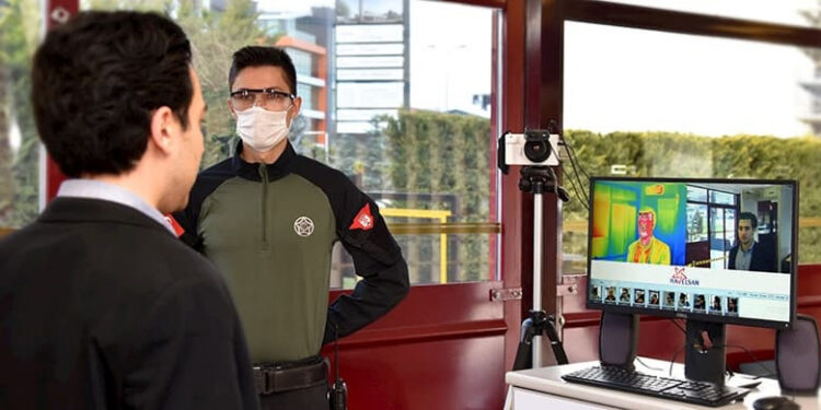 HAVELSAN'ın geliştirdiği termal kamera sistemiyle maske ve vücut sıcaklığı uzaktan kontrol ediliyor.