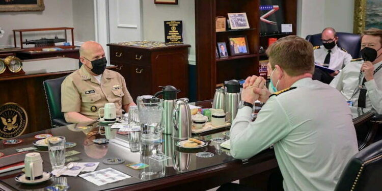 ABD ve İngiltere Deniz Kuvvetleri Komutanları Bir Araya Geldi