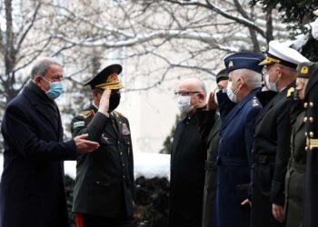 Azerbaycan Savunma Bakanı Hasanov Askeri Törenle Karşılandı