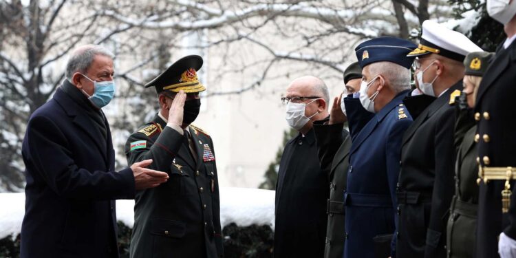 Azerbaycan Savunma Bakanı Hasanov Askeri Törenle Karşılandı