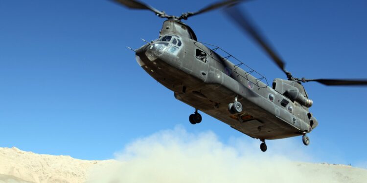 Amerikan Ordusu Chinooklardaki Sorunlu Motor Parçasını Değiştiriyor