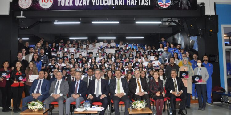 Türk Uzay Yolcuları Programı 100 Öğrencisini Mezun Etti