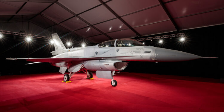 Lockheed Martin Bahreyn’e İlk F-16 Blok 70’i Teslim Etti