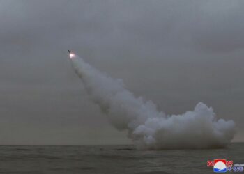 Kuzey Kore Denizaltıdan İki Füze Denemesi Yaptı