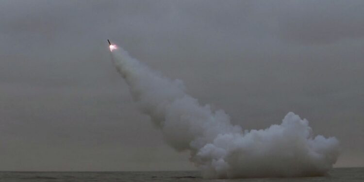 Kuzey Kore Denizaltıdan İki Füze Denemesi Yaptı