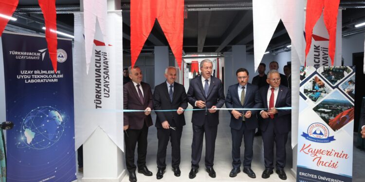 TUSAŞ Uzay Bilimleri ve Uydu Teknolojileri Laboratuvarı Açıldı