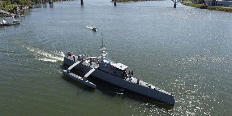 Leidos, Sea Hunter İnsansız Deniz Aracını Sergiliyor