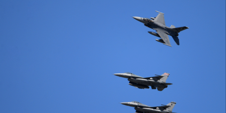 F-16’lar ABD Birliklerinin Korunmasına Yardımcı Olmak Üzere Orta Doğu’ya Gidiyor