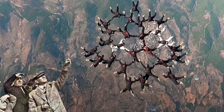 Gazi’nin Ankara’ya Gelişinin 104. Yılında Özel Kuvvetlerden Görkemli Atlayış