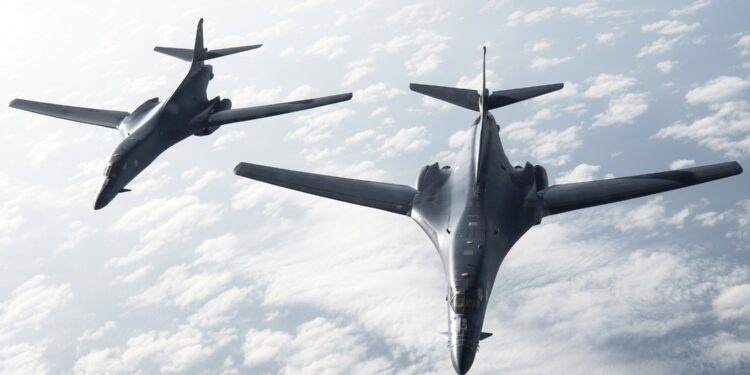 B-1B Stratejik Bombardıman Uçağı Düştü