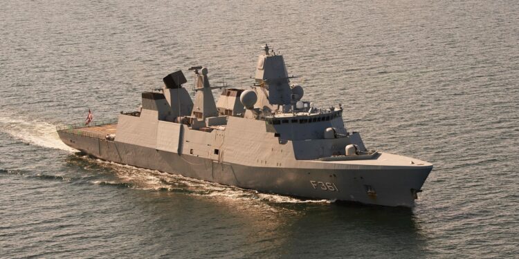 Iver Huitfeldt Fırkateyni Pruvasını Kızıl Deniz’e Çevirdi