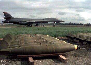 ABD, İngiltere’ye Yeniden Nükleer Silah Konuşlandıracak mı?