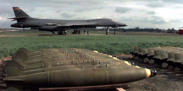 ABD, İngiltere’ye Yeniden Nükleer Silah Konuşlandıracak mı?