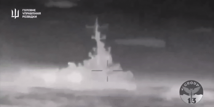 Ukrayna “İvanovets” Füze Botunu Vurdu