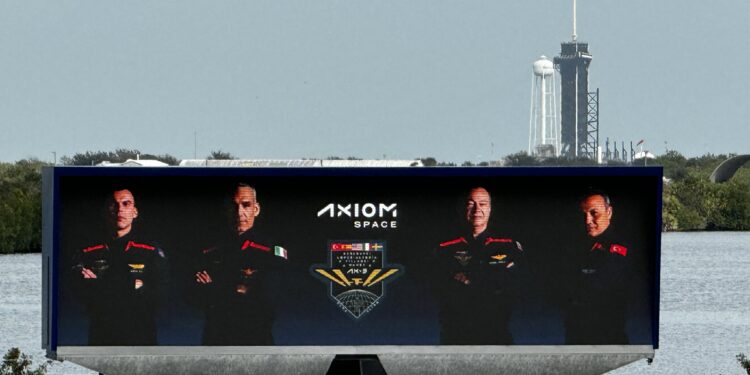 Gezeravcı ve Ax-3 Ekibi ISS Görevinden Uğurlanacak